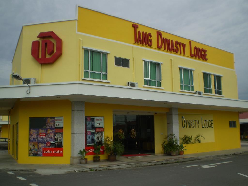 Tang Dynasty Lodge Tuaran Bagian luar foto